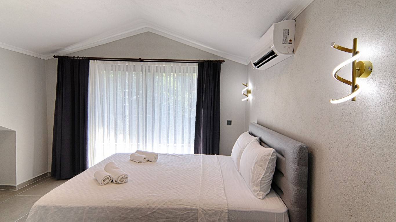 Göcek İnlice'de Sakin Konumda, Özel Havuzlu, İkiz Villa