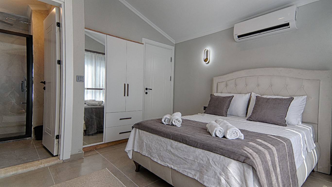 Göcek İnlice'de Sakin Konumda, Özel Havuzlu, İkiz Villa