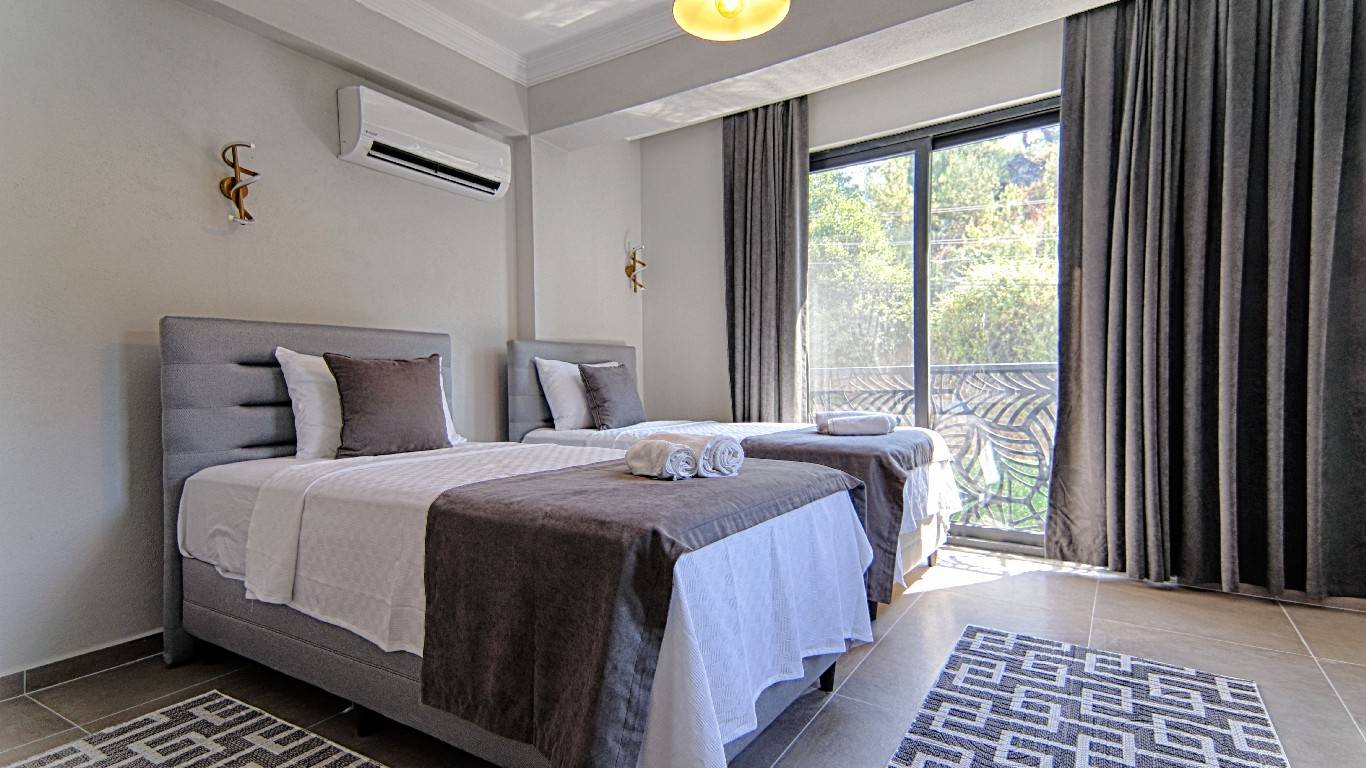 Göcek İnlice'de Sakin Konumda, Özel Havuzlu, İkiz Villa