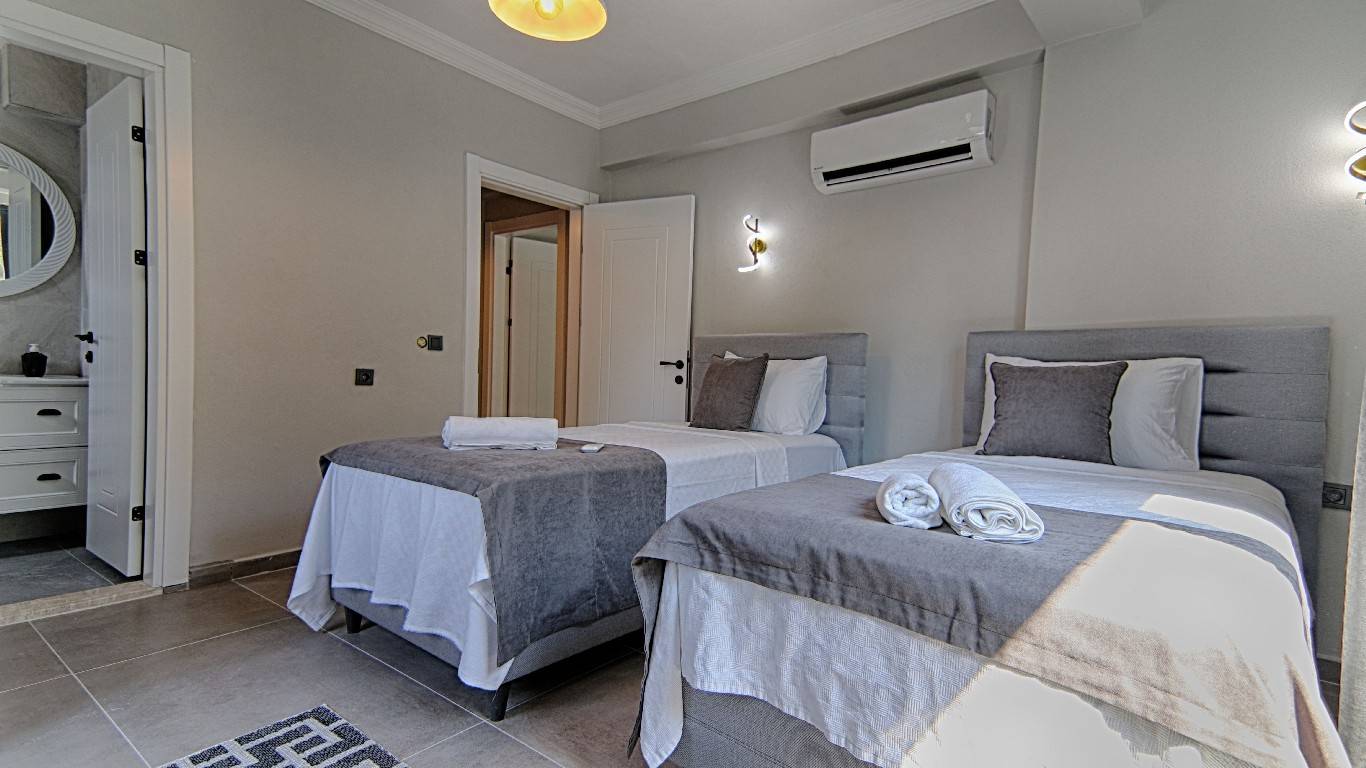 Göcek İnlice'de Sakin Konumda, Özel Havuzlu, İkiz Villa