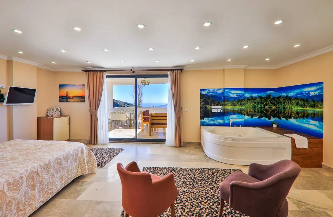 İslamlar'da Panoramik Deniz Manzaralı, Jakuzili, 10 Kişilik Villa
