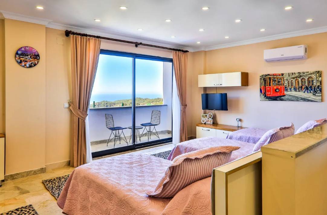 İslamlar'da Panoramik Deniz Manzaralı, Jakuzili, 10 Kişilik Villa