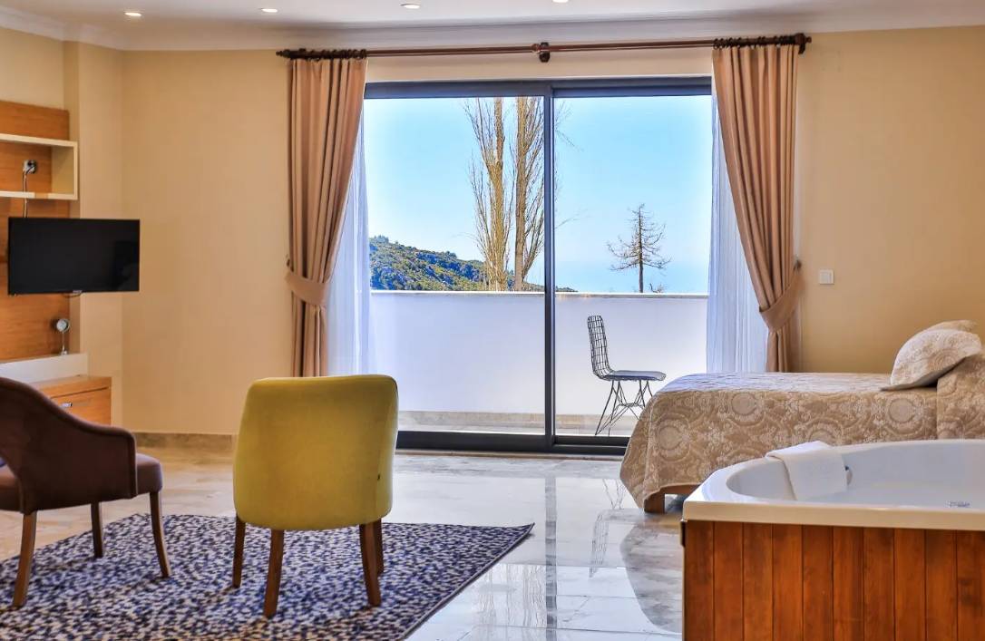İslamlar'da Panoramik Deniz Manzaralı, Jakuzili, 10 Kişilik Villa