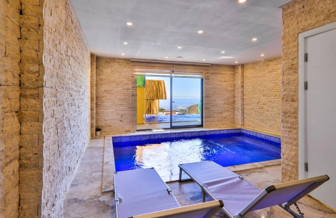 İslamlar'da Panoramik Deniz Manzaralı, Jakuzili, 10 Kişilik Villa