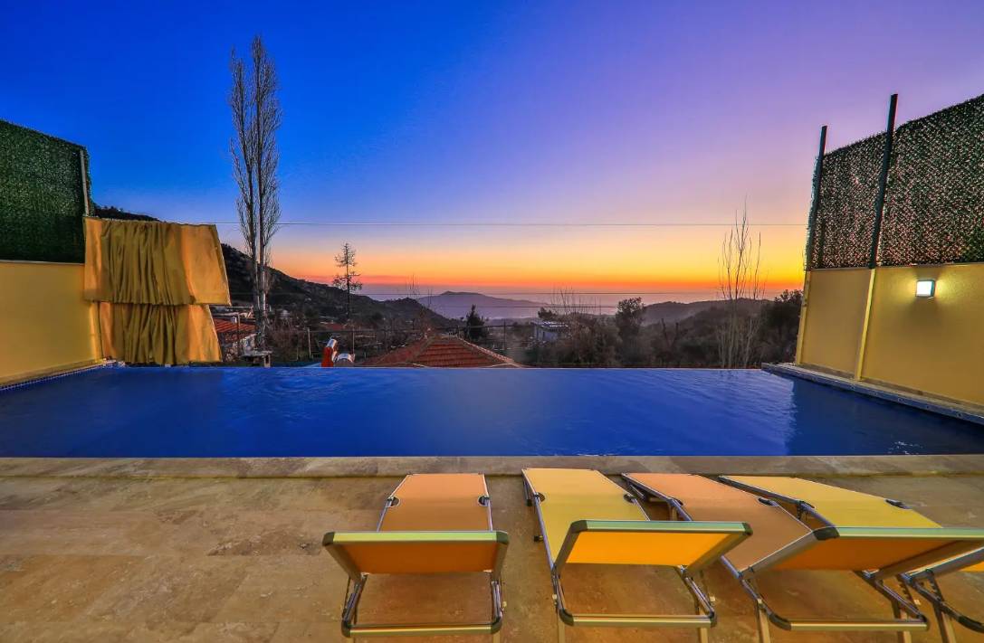 İslamlar'da Panoramik Deniz Manzaralı, Jakuzili, 10 Kişilik Villa