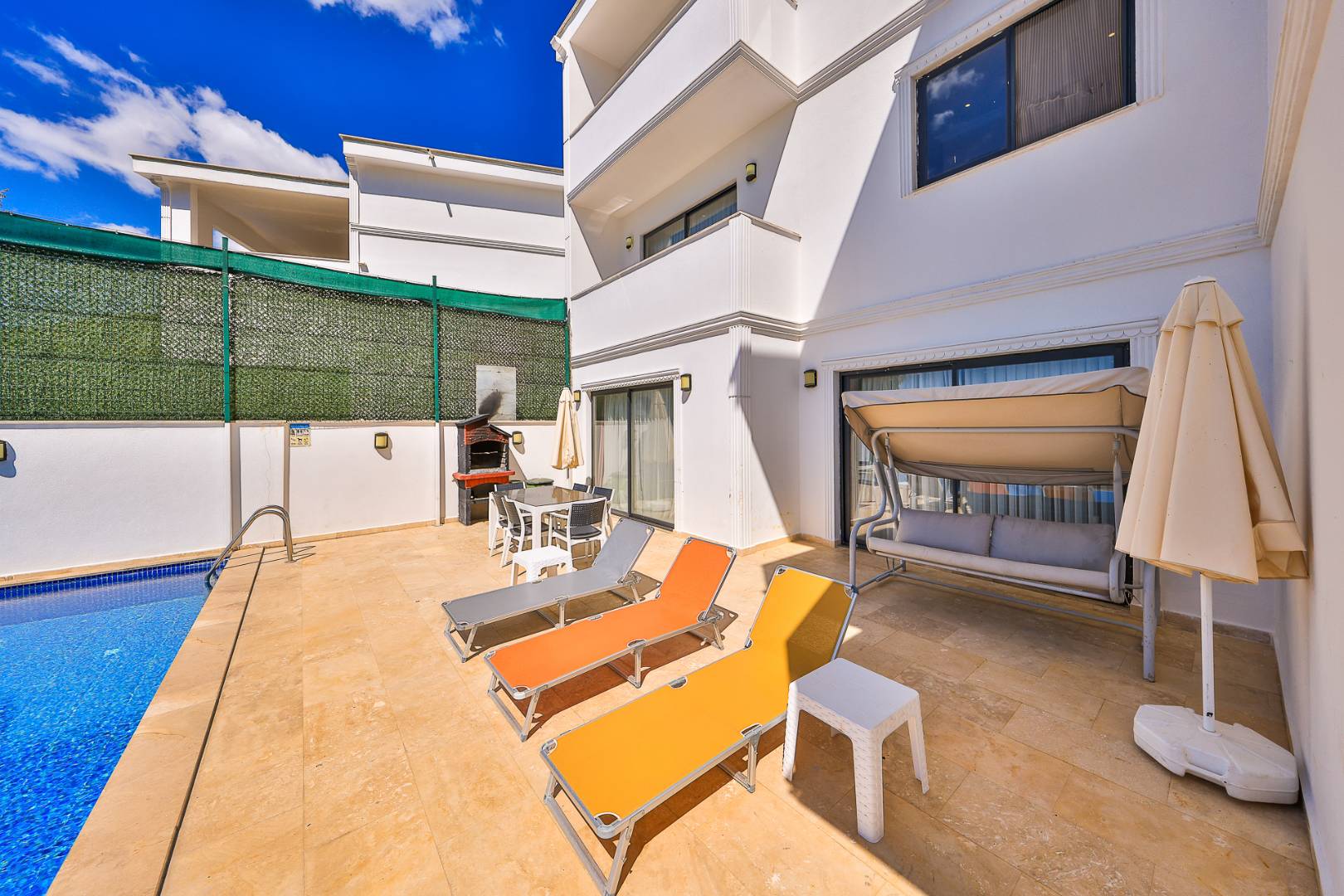 İslamlar'da Panoramik Deniz Manzaralı, Jakuzili, 10 Kişilik Villa