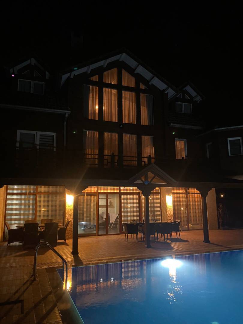 Gebze Cumaköy'de Geniş Bahçeli, Özel Havuzlu, Lüks Kiralık Villa