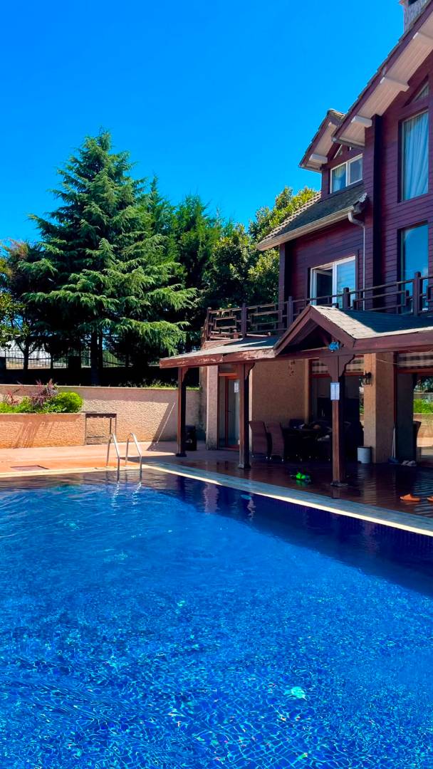 Gebze Cumaköy'de Geniş Bahçeli, Özel Havuzlu, Lüks Kiralık Villa