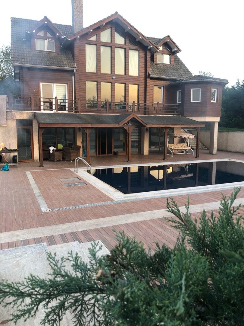 Gebze Cumaköy'de Geniş Bahçeli, Özel Havuzlu, Lüks Kiralık Villa