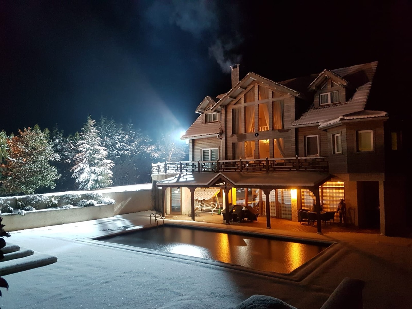 Gebze Cumaköy'de Geniş Bahçeli, Özel Havuzlu, Lüks Kiralık Villa