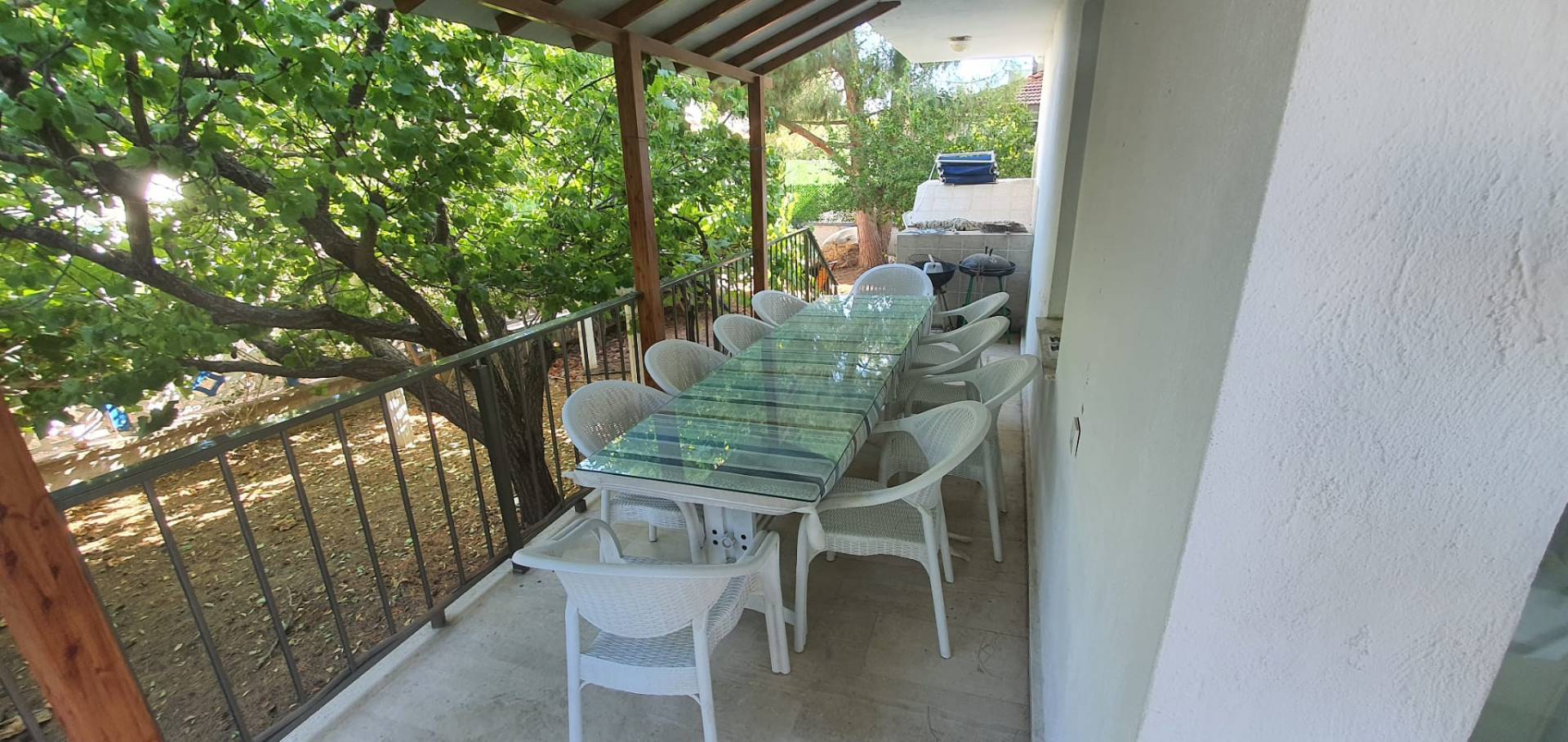 İzmir Çeşme'de Denize Yakın Konumda, Müstakil Bahçeli, 2 Katlı Villa