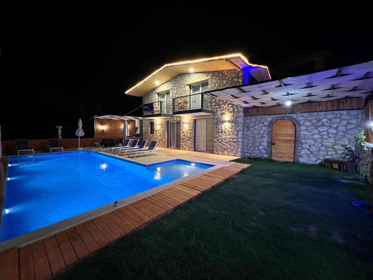Kaş Sarıbelen'de Doğa İle İç İçe, Özel Havuzlu, 3+1 Villa