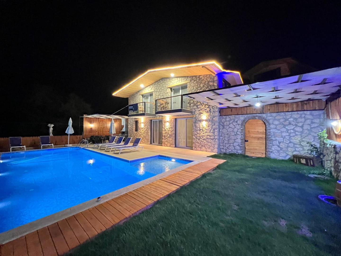 Kaş Sarıbelen'de Doğa İle İç İçe, Özel Havuzlu, 3+1 Villa