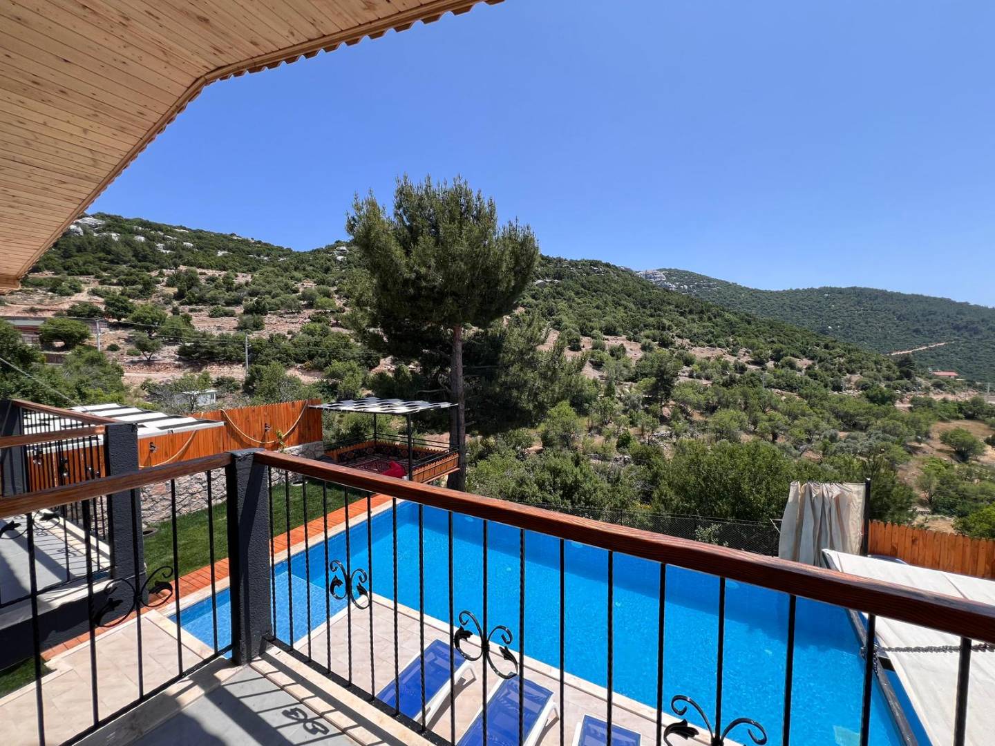 Kaş Sarıbelen'de Doğa İle İç İçe, Özel Havuzlu, 3+1 Villa