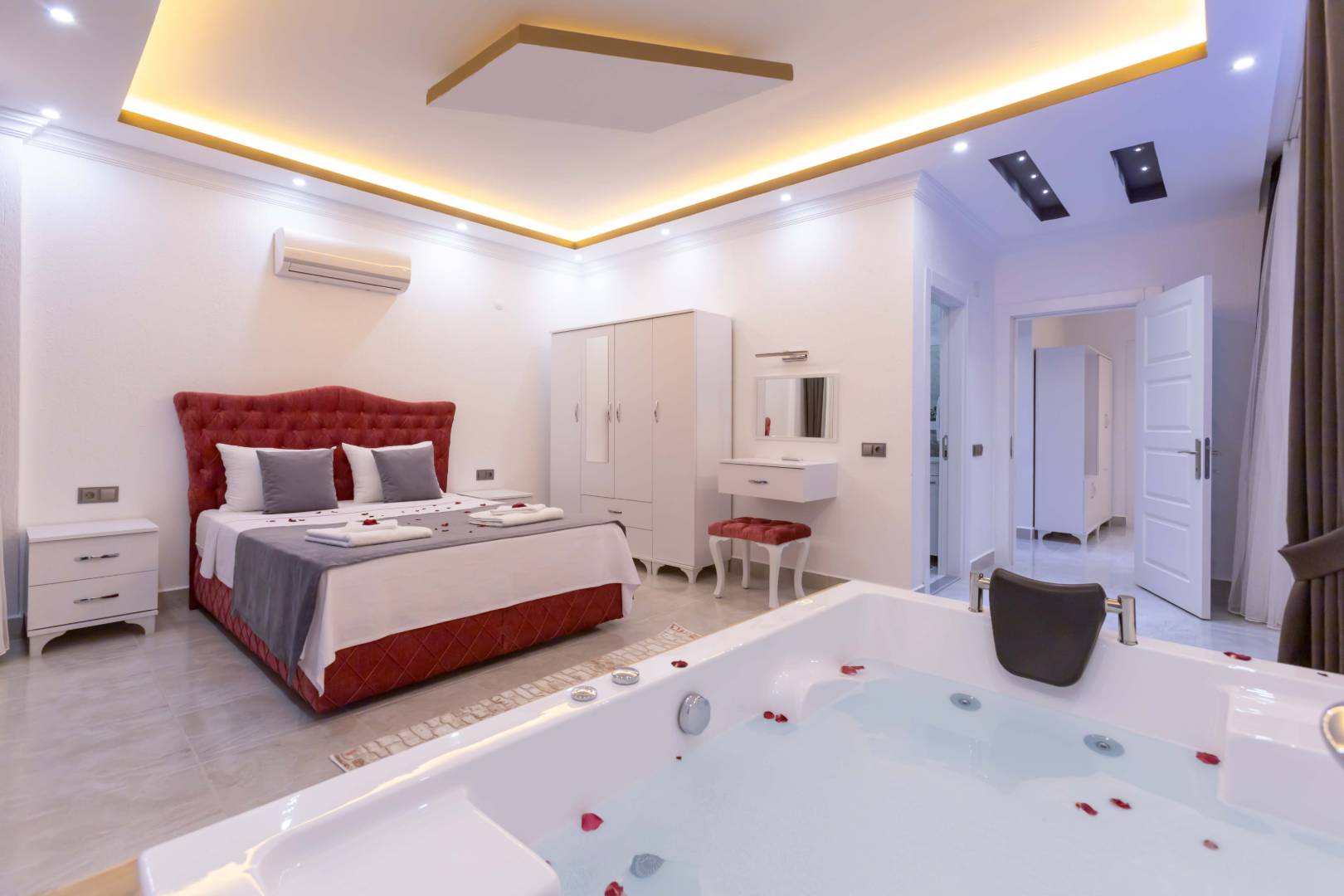 Kaş İslamlar'da Doğa İle İç İçe, Özel Havuzlu, Jakuzili Villa