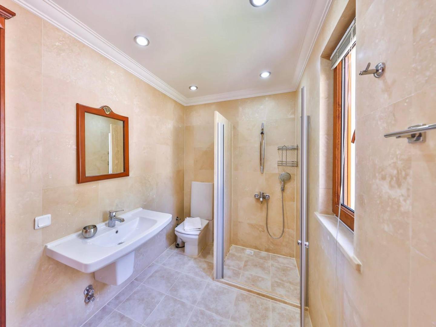 Kaş Çukurbağ'da Sakin Konumda, Özel Havuzlu, Jakuzili, Kiralık Villa 