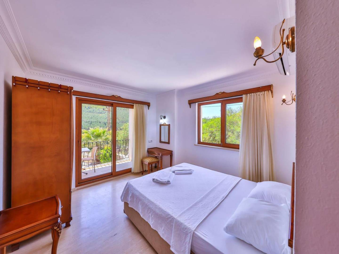 Kaş Çukurbağ'da Sakin Konumda, Özel Havuzlu, Jakuzili, Kiralık Villa 