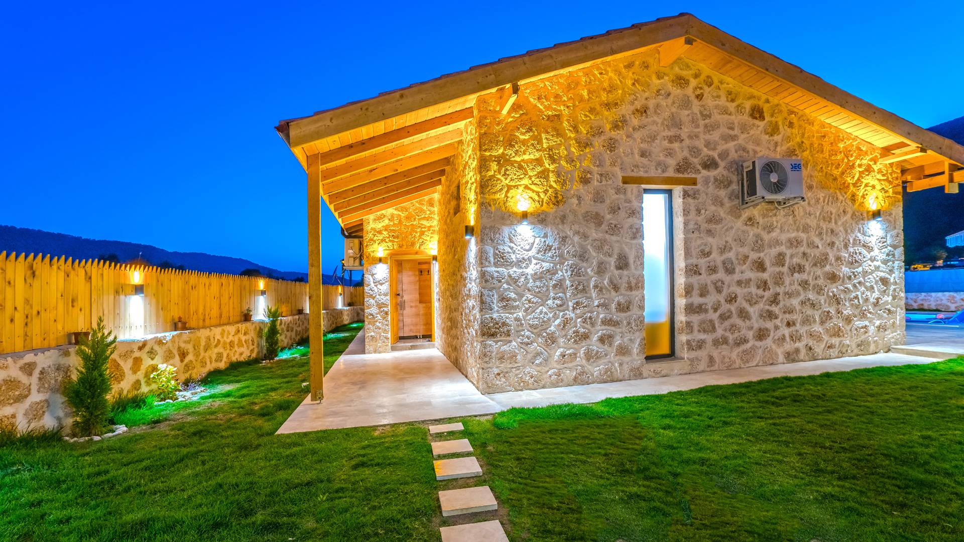 Kaş Hacıoğlan'da Otantik Tasarımlı, Özel Havuzlu, Jakuzili Vİlla