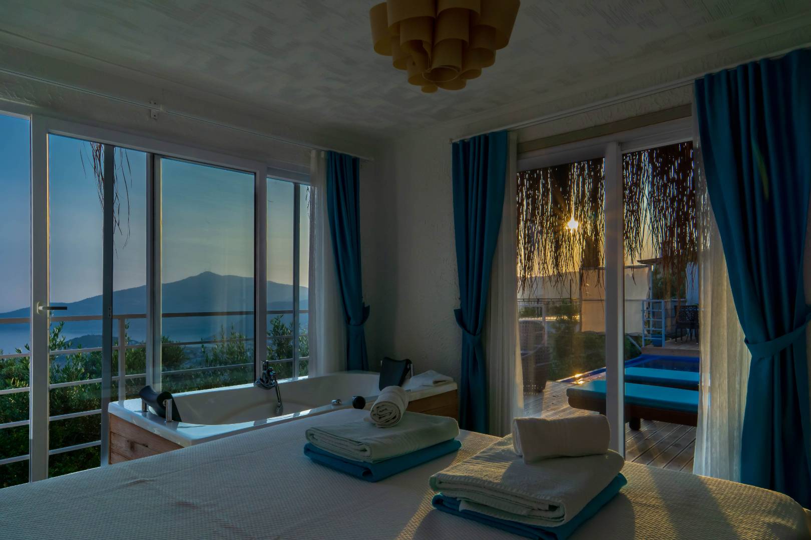 Kalkan Kördere'de Deniz Manzaralı, Özel Havuzlu, Balayı Villası