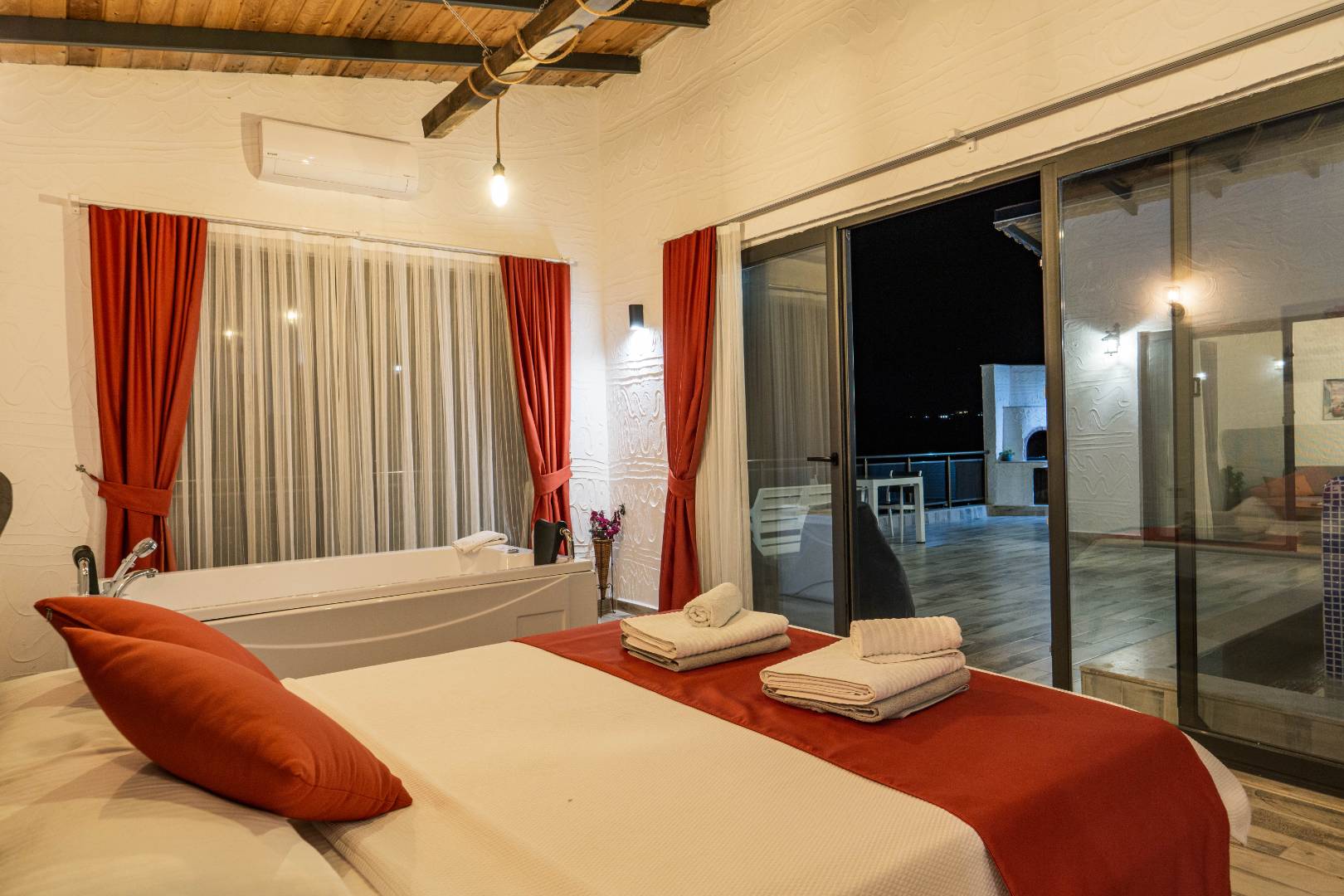 Kaş Bezirgan'da Balayı Çiftlerine Uygun, Özel Havuzlu, Kiralık Villa