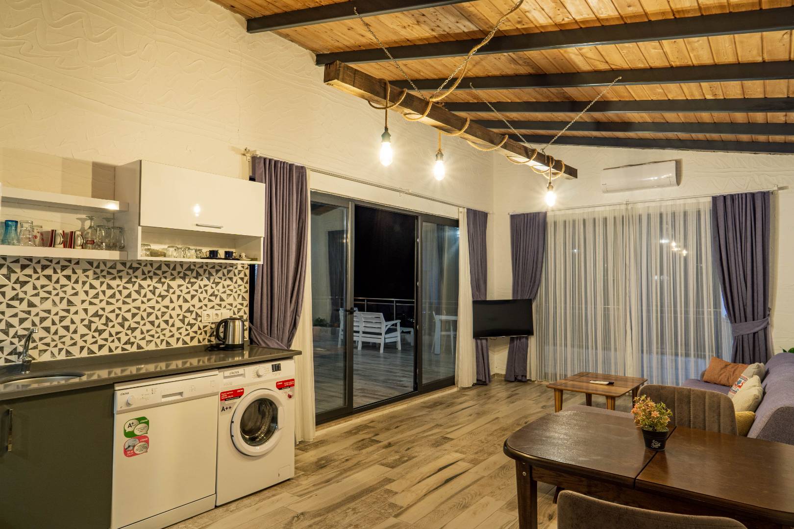 Kaş Bezirgan'da Balayı Çiftlerine Uygun, Özel Havuzlu, Kiralık Villa