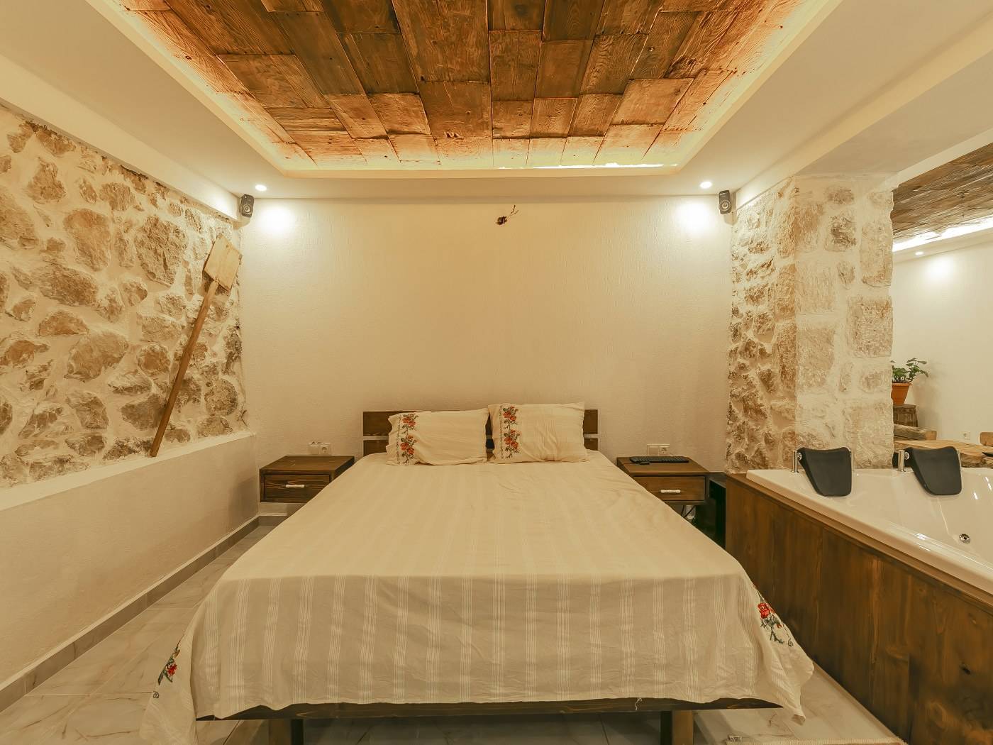 Kaş İslamlar'da Huzurlu Doğada, Özel Havuzlu, Jakuzili Villa
