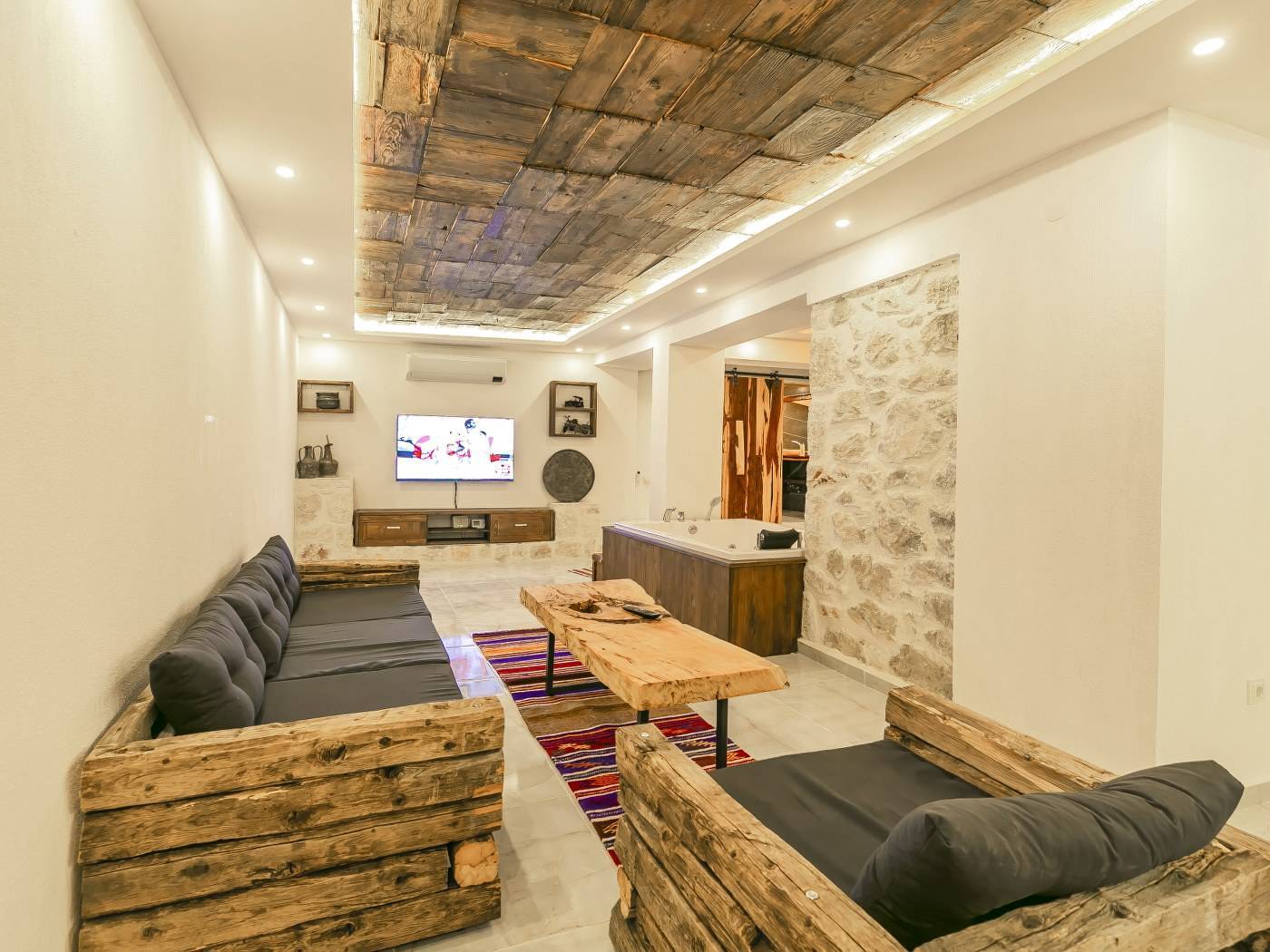 Kaş İslamlar'da Huzurlu Doğada, Özel Havuzlu, Jakuzili Villa