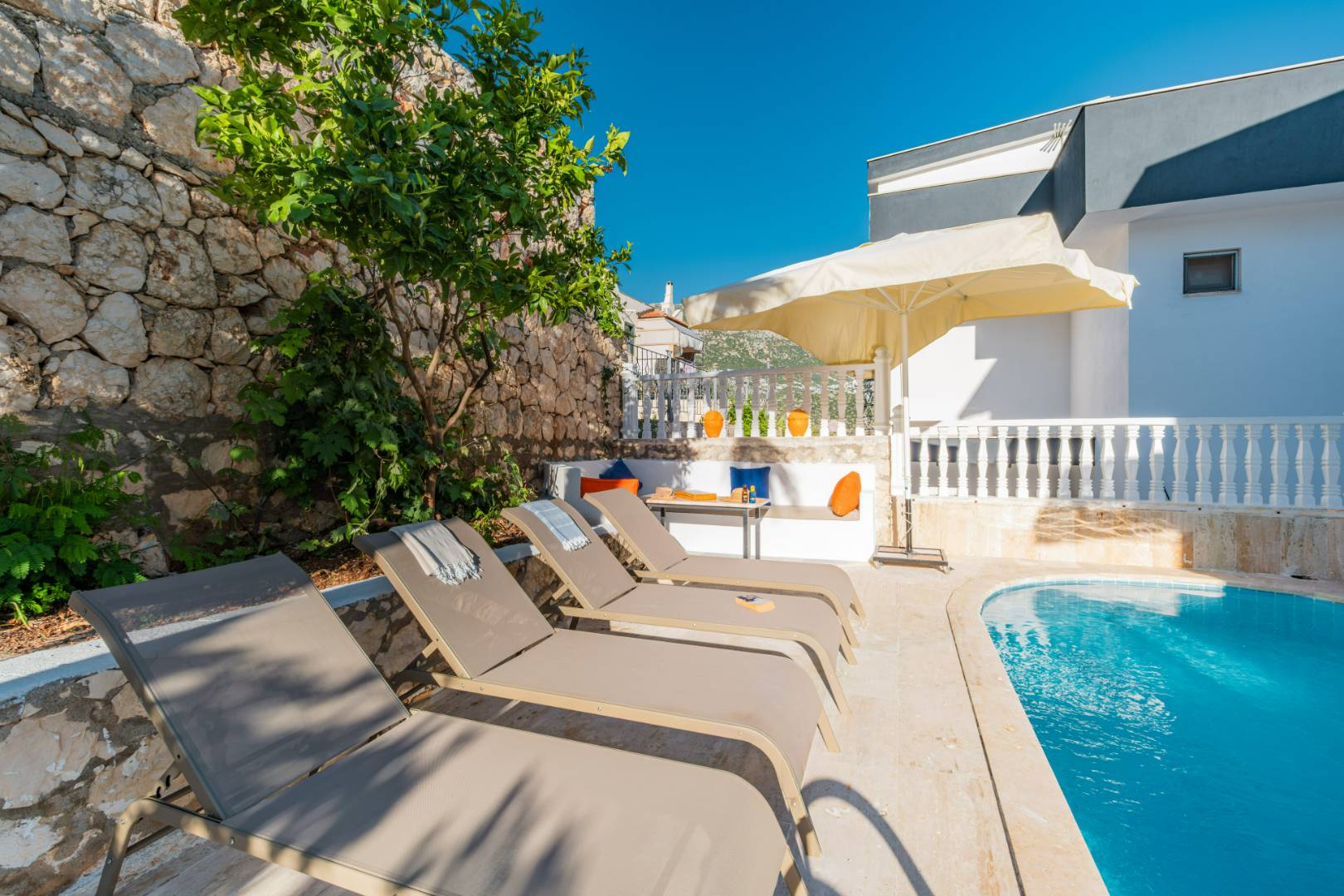 Kaş Kalkan'da Merkezi Konumda, Özel Havuzlu, Dubleks Daire