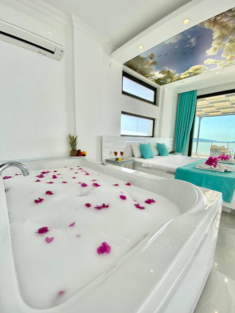 Kaş Çavdır'da Doğa İle İç İçe, Özel Havuzlu, Saunalı, Balayı Villası