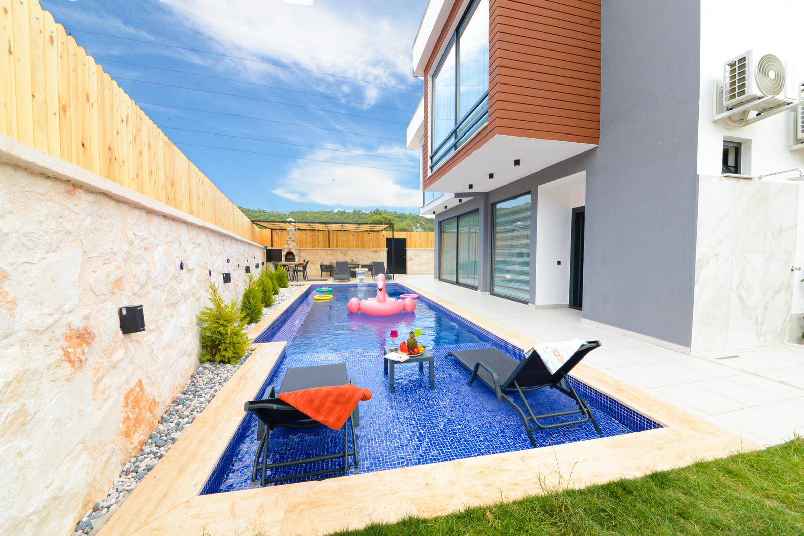 Kaş Ağullu'da Gözlerden Uzak, Özel Havuzlu, Modern Villa