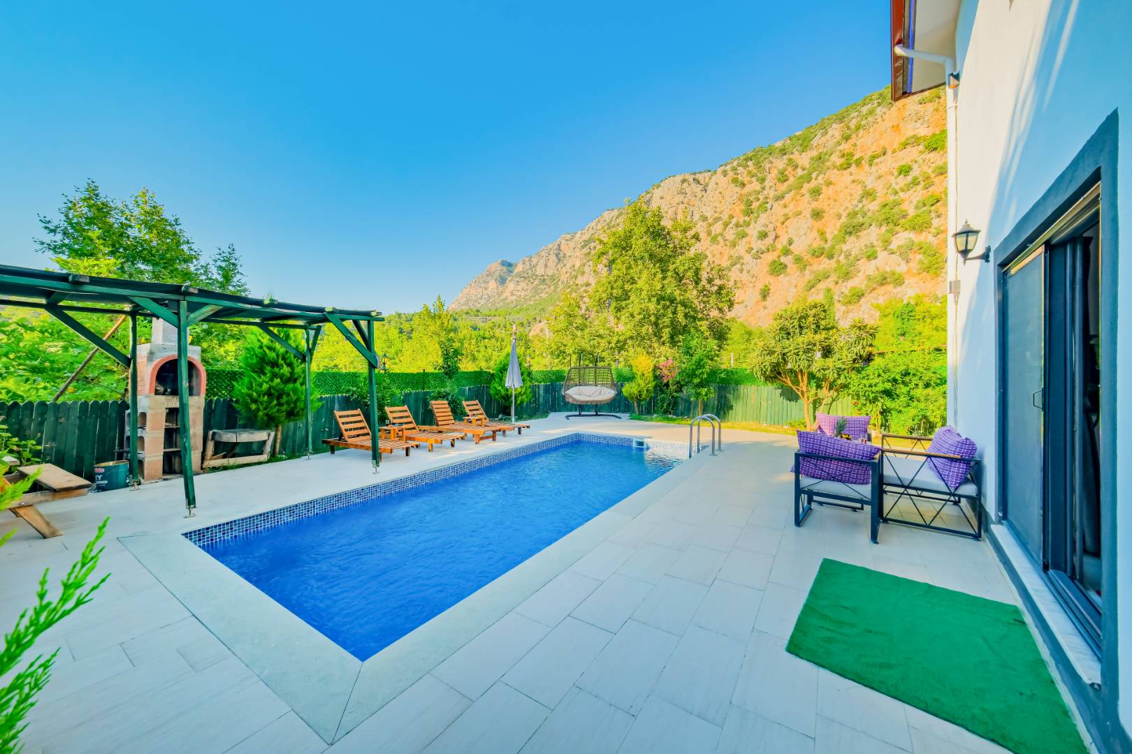 Kaş Aklar'da Doğa Manzaralı, Özel Havuzlu, Konforlu Villa