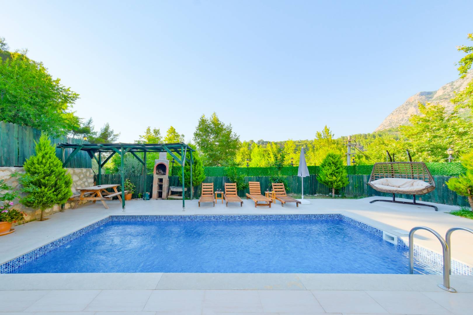 Kaş Aklar'da Doğa Manzaralı, Özel Havuzlu, Konforlu Villa