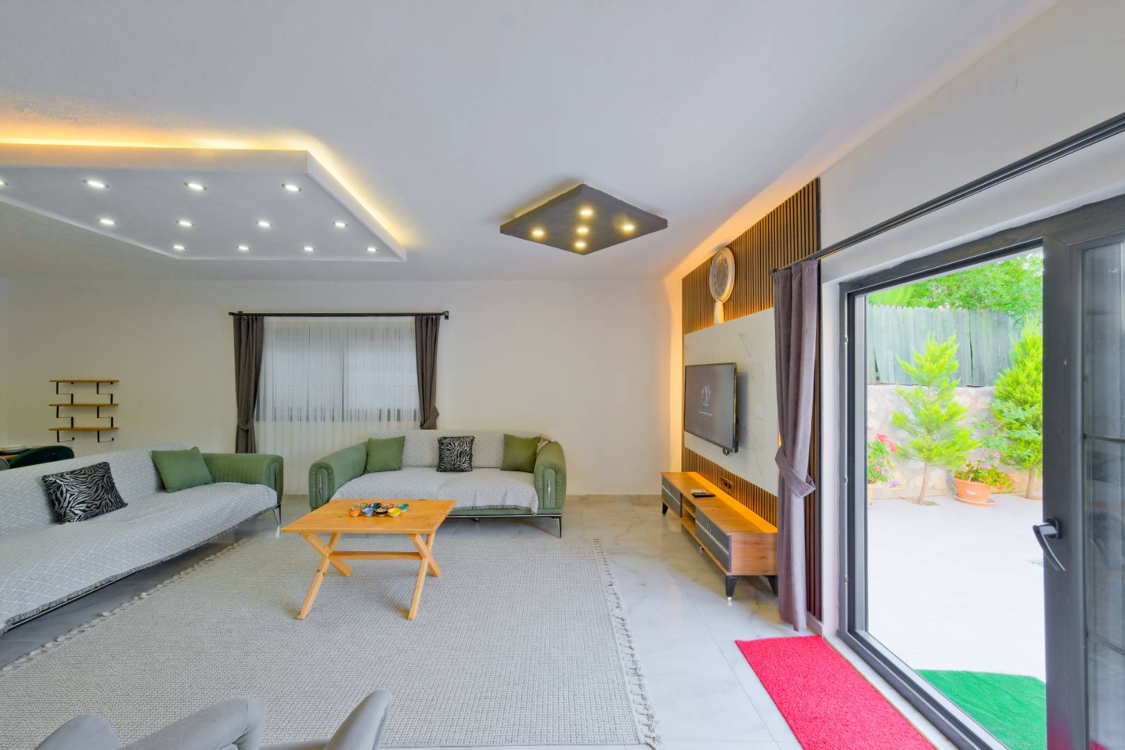 Kaş Aklar'da Doğa Manzaralı, Özel Havuzlu, Konforlu Villa