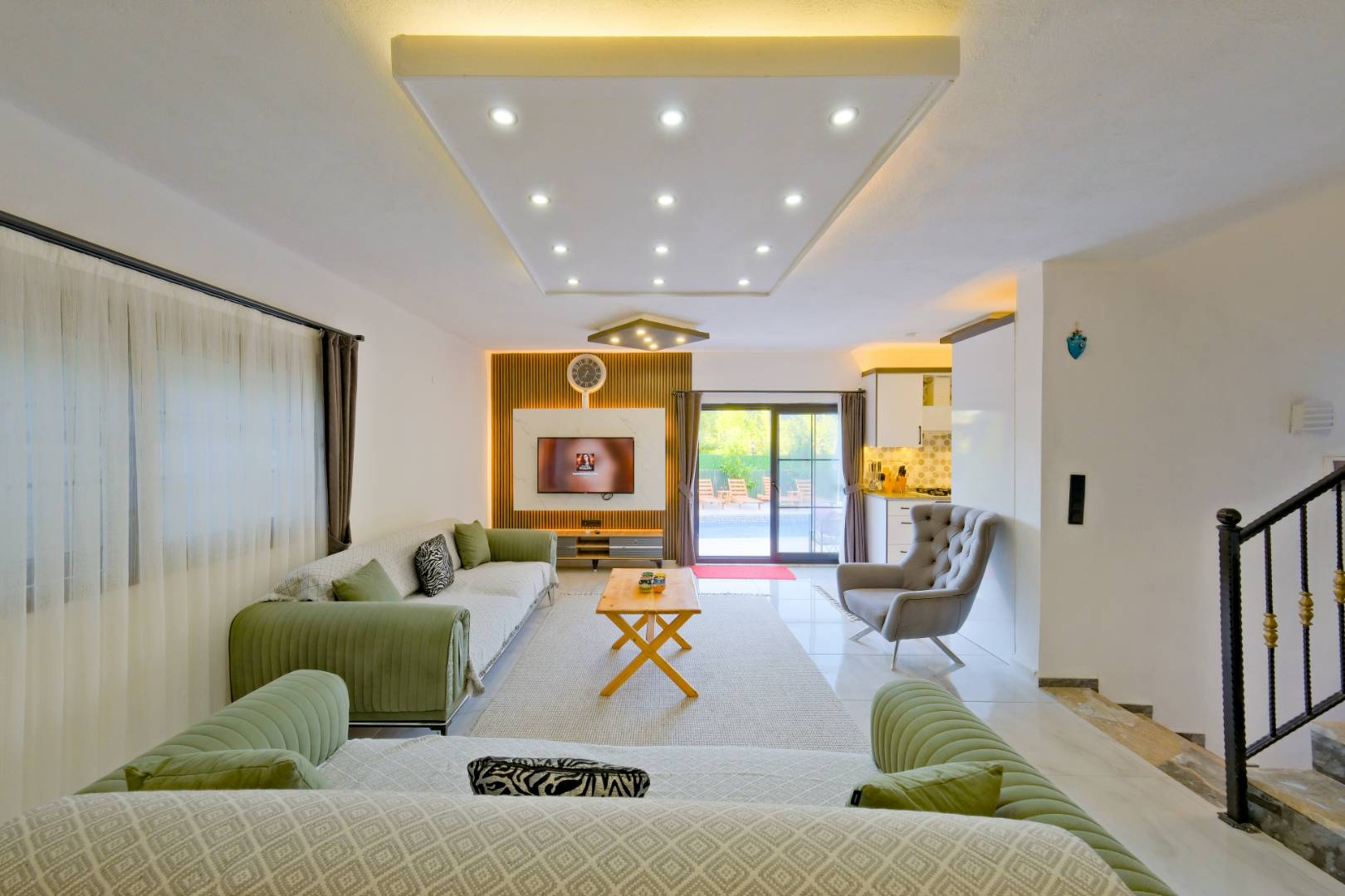 Kaş Aklar'da Doğa Manzaralı, Özel Havuzlu, Konforlu Villa