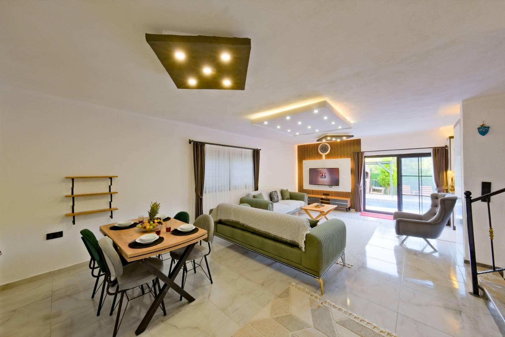 Kaş Aklar'da Doğa Manzaralı, Özel Havuzlu, Konforlu Villa