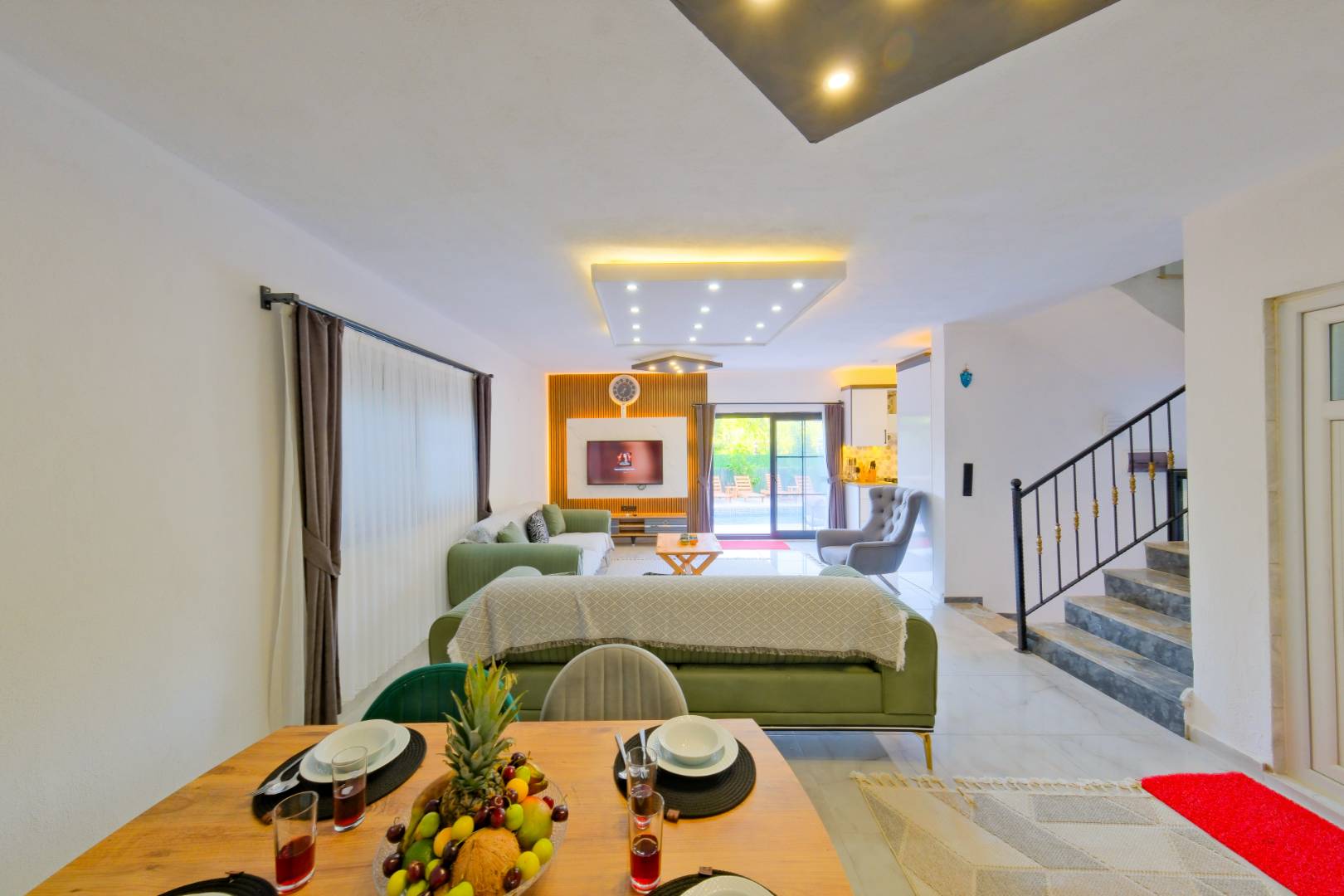 Kaş Aklar'da Doğa Manzaralı, Özel Havuzlu, Konforlu Villa