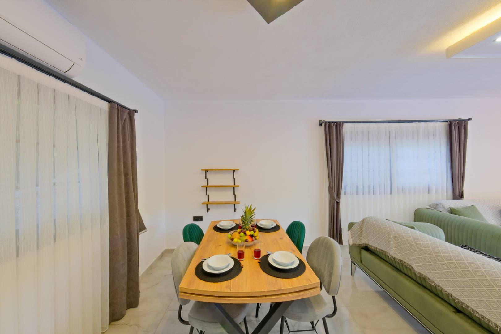 Kaş Aklar'da Doğa Manzaralı, Özel Havuzlu, Konforlu Villa