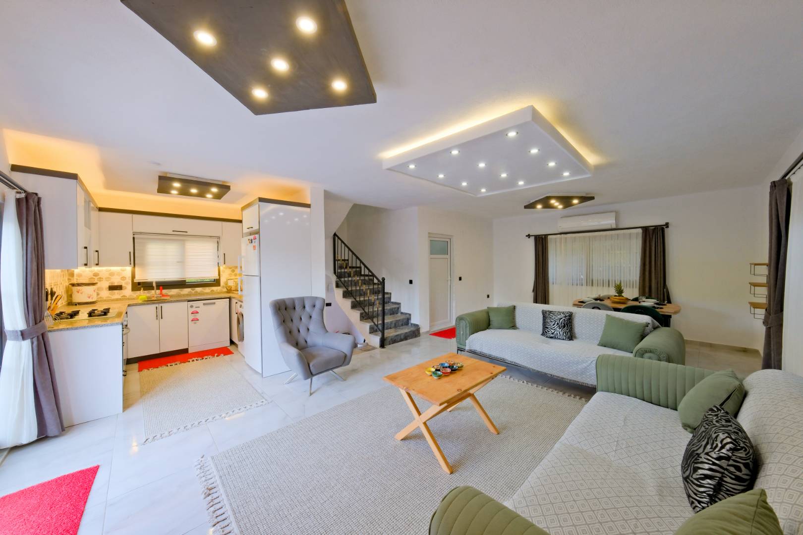 Kaş Aklar'da Doğa Manzaralı, Özel Havuzlu, Konforlu Villa