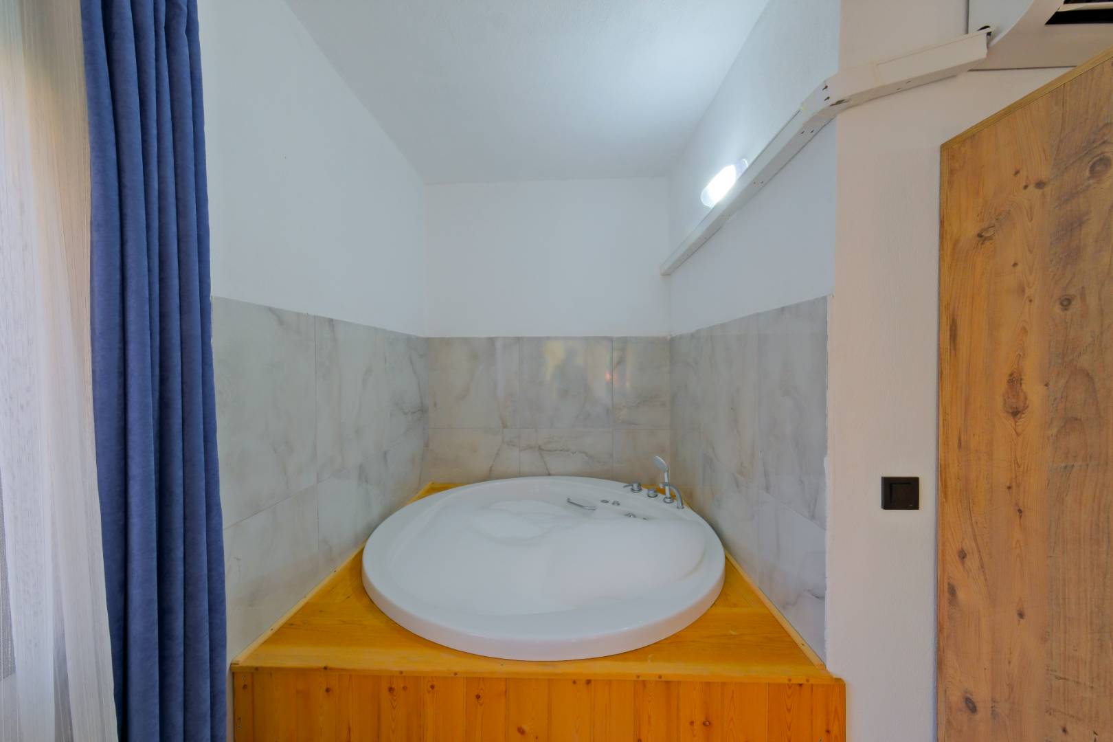 Kaş Aklar'da Doğa Manzaralı, Özel Havuzlu, Konforlu Villa