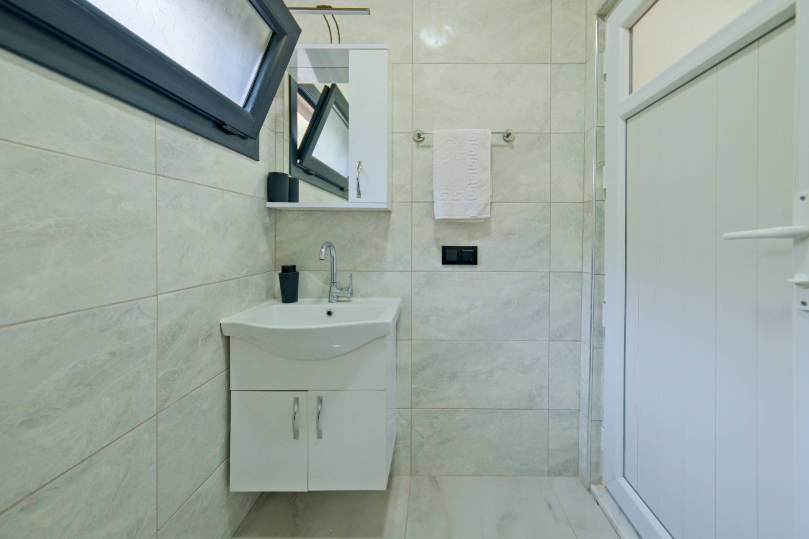 Kaş Aklar'da Doğa Manzaralı, Özel Havuzlu, Konforlu Villa