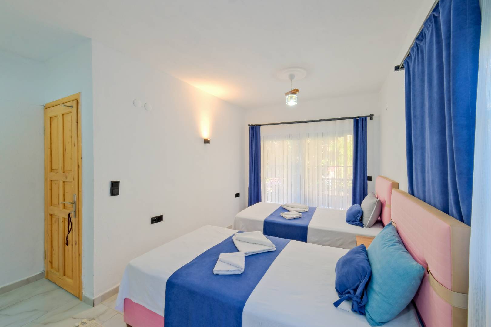 Kaş Aklar'da Doğa Manzaralı, Özel Havuzlu, Konforlu Villa