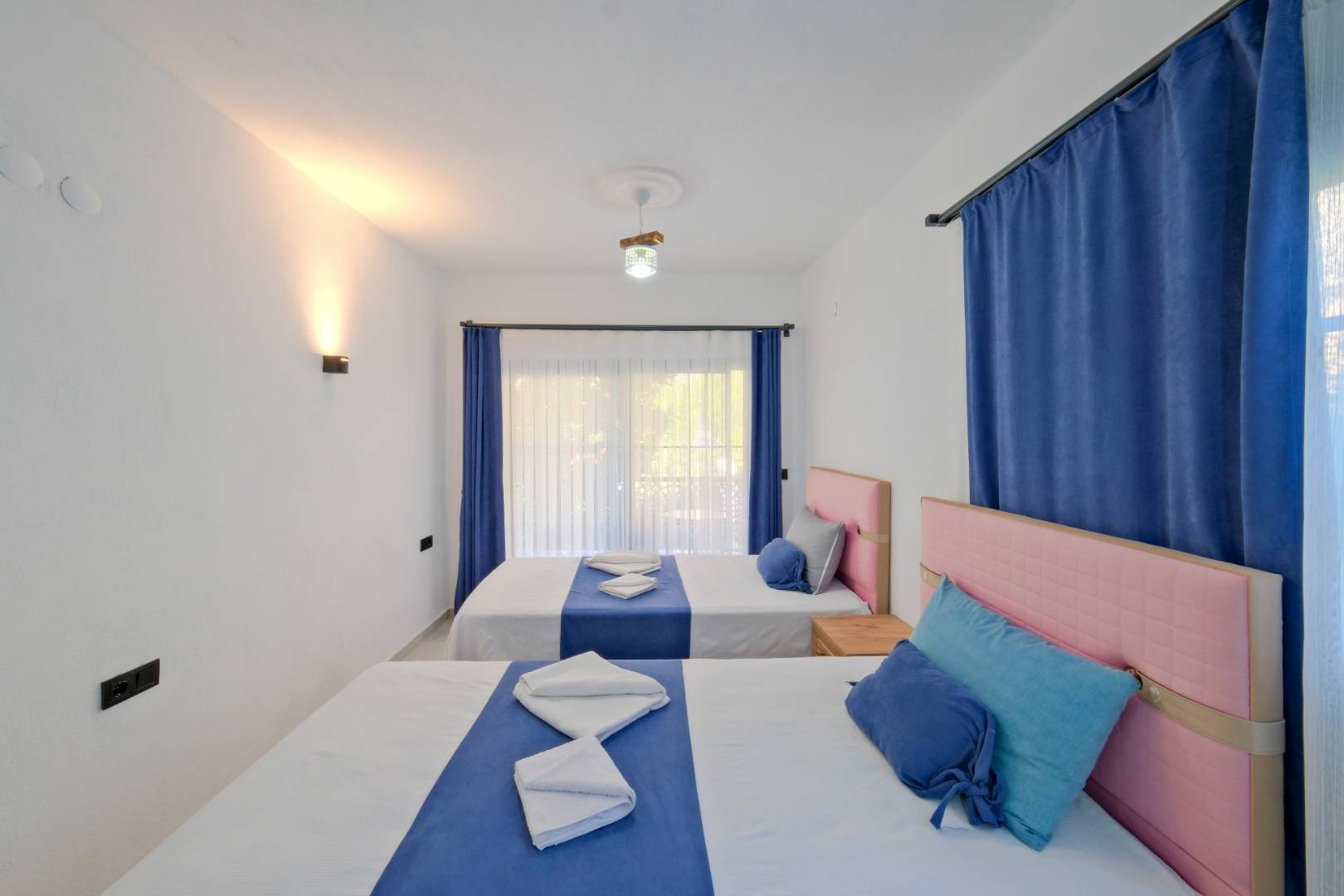 Kaş Aklar'da Doğa Manzaralı, Özel Havuzlu, Konforlu Villa