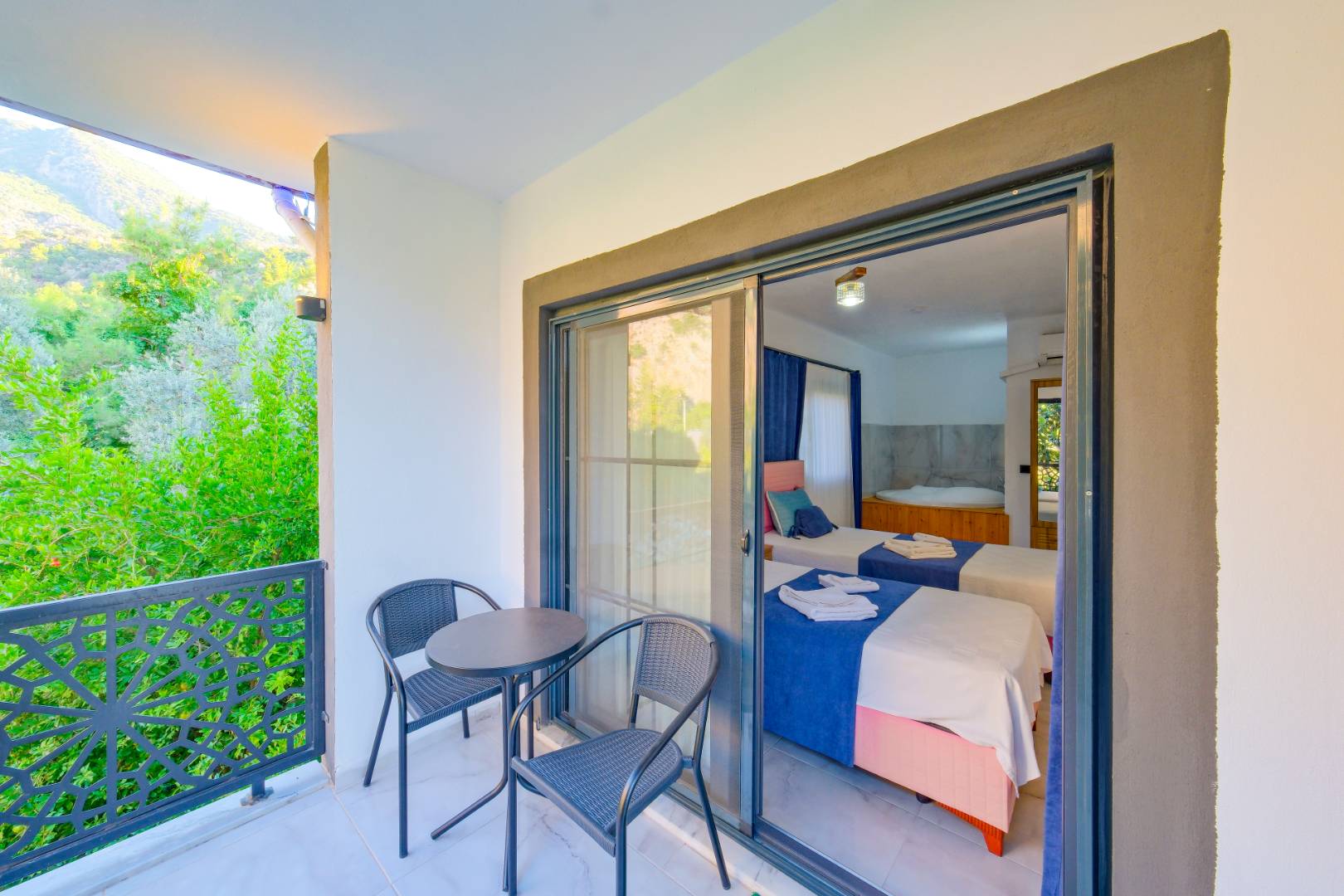 Kaş Aklar'da Doğa Manzaralı, Özel Havuzlu, Konforlu Villa