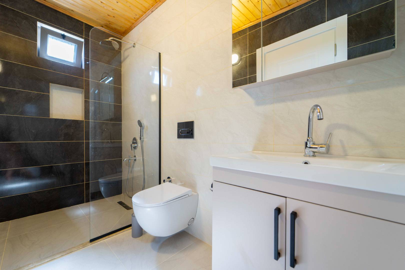 Kaş Andifli'de Çekirdek Ailelere Uygun, Özel Havuzlu, Kiralık Villa
