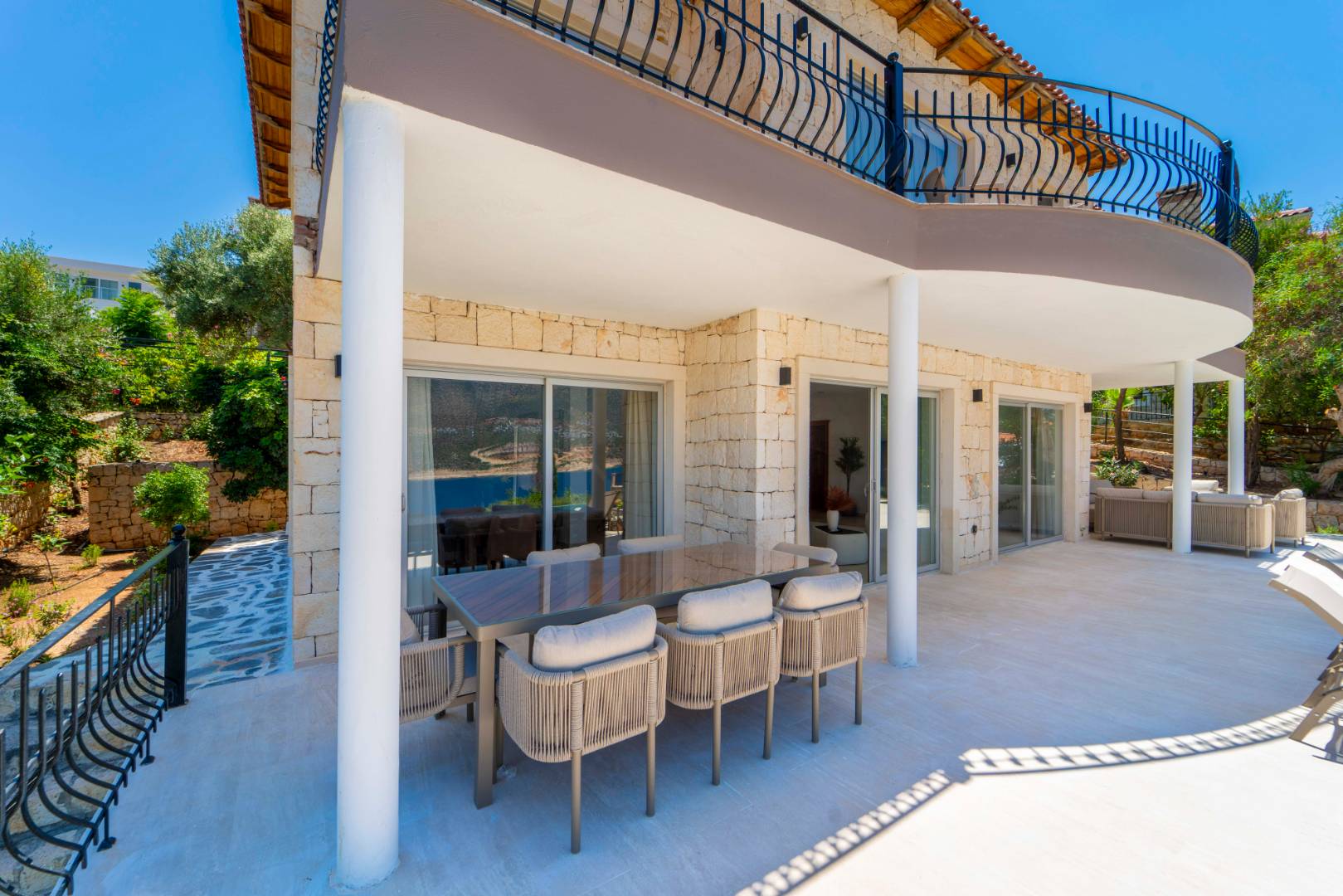 Kaş Andifli'de Denize Sıfır, Özel Havuzlu, Geniş Villa