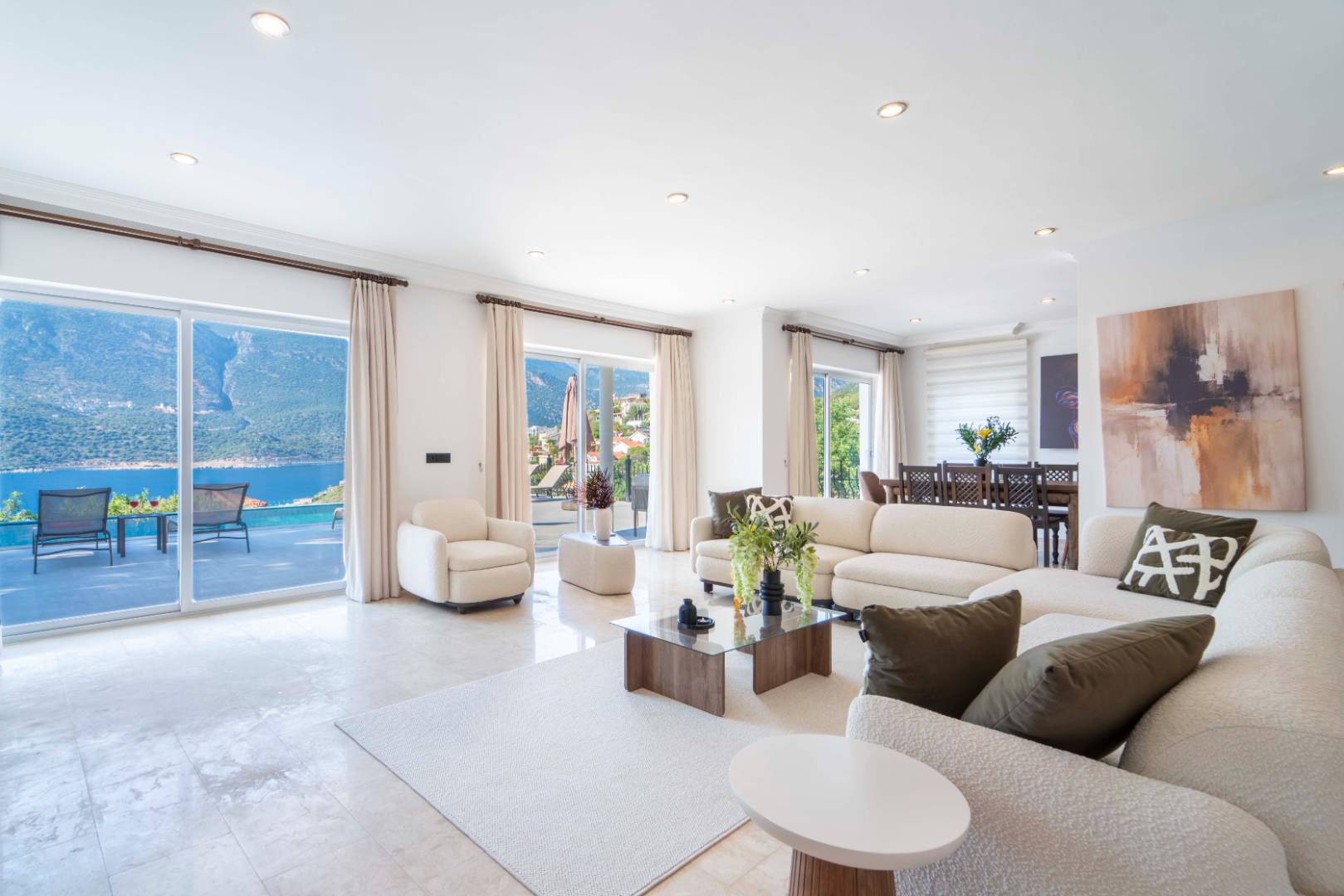 Kaş Andifli'de Denize Sıfır, Özel Havuzlu, Geniş Villa