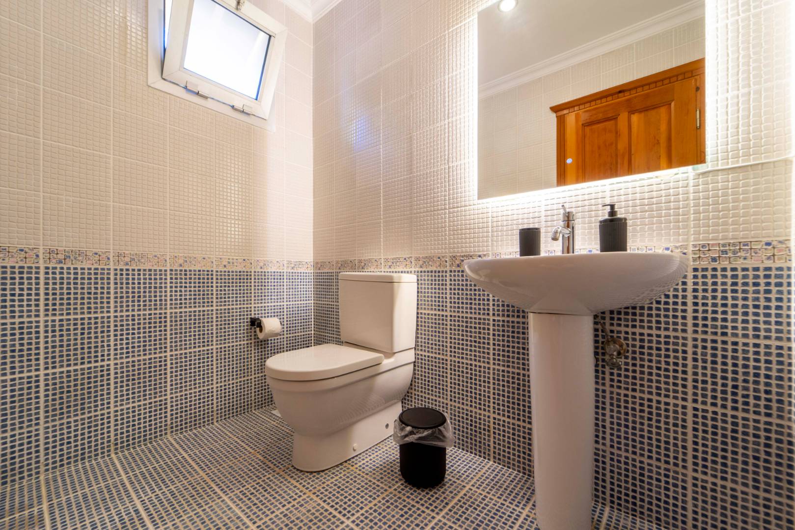 Kaş Andifli'de Denize Sıfır, Özel Havuzlu, Geniş Villa