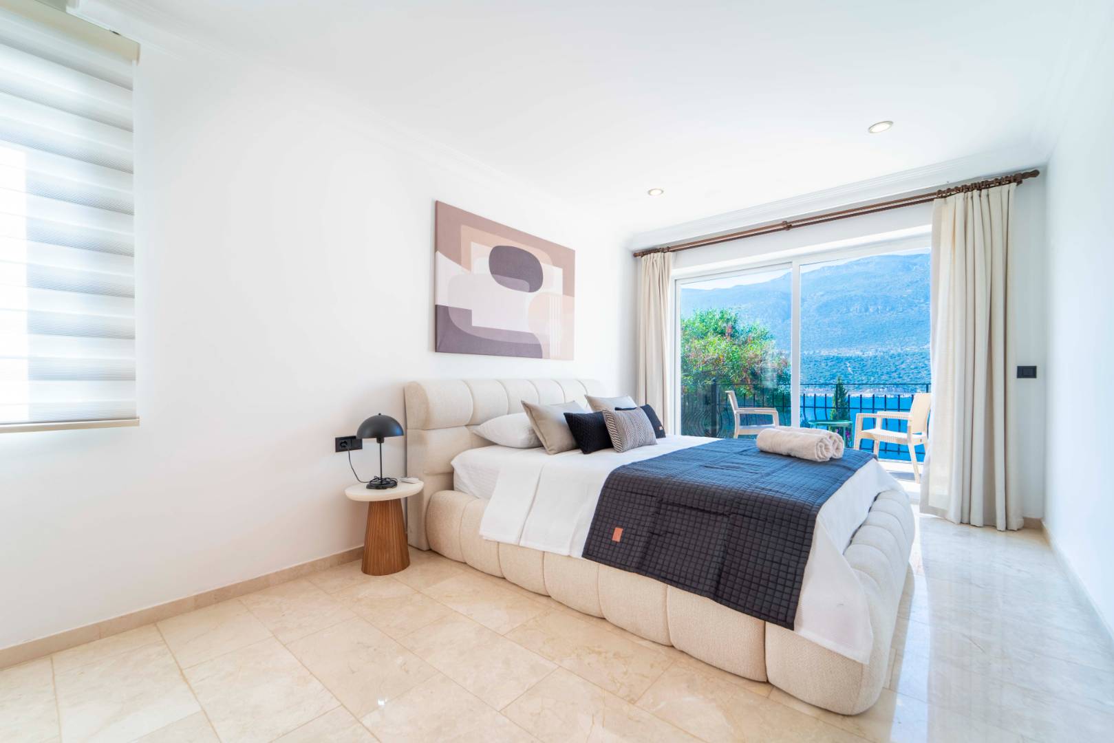Kaş Andifli'de Denize Sıfır, Özel Havuzlu, Geniş Villa
