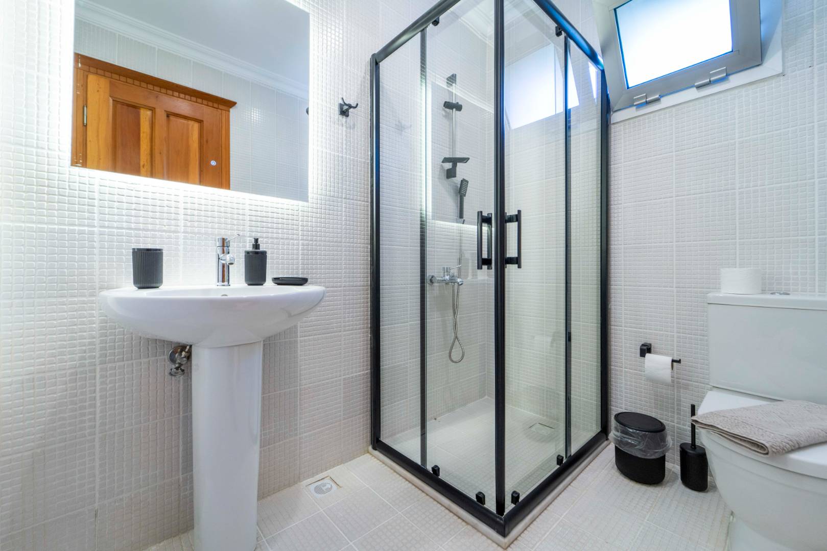 Kaş Andifli'de Denize Sıfır, Özel Havuzlu, Geniş Villa