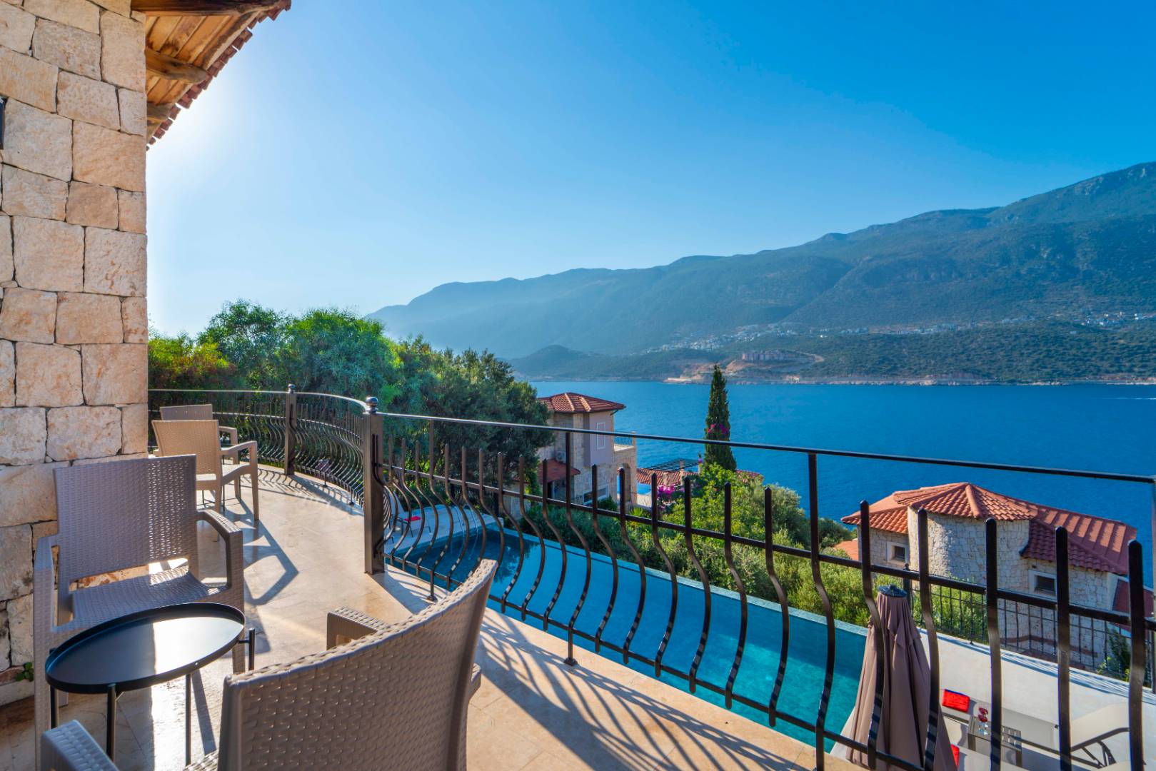 Kaş Andifli'de Denize Sıfır, Özel Havuzlu, Geniş Villa